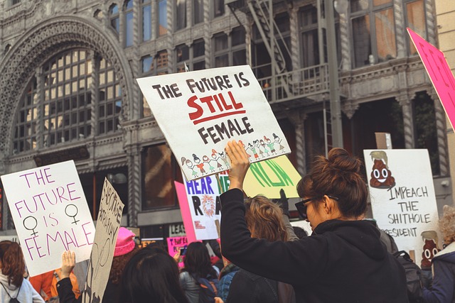 4. Feministická⁢ solidarita⁣ s muslimskými ženami: Důležitost mezikulturního dialogu