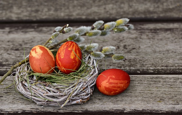 2. Příprava na Velikonoce: Návody⁢ na⁢ tradiční velikonoční pokrmy a⁣ ozdoby