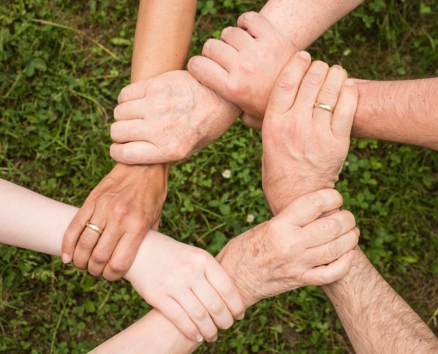 6. Společenství v ⁣cestě⁢ víry: ⁣Jak najít podporu a sdílet‍ svou zkušenost s ostatními