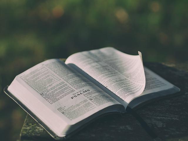 Co je v hlavně v první části Bible? Klíčové události a postavy