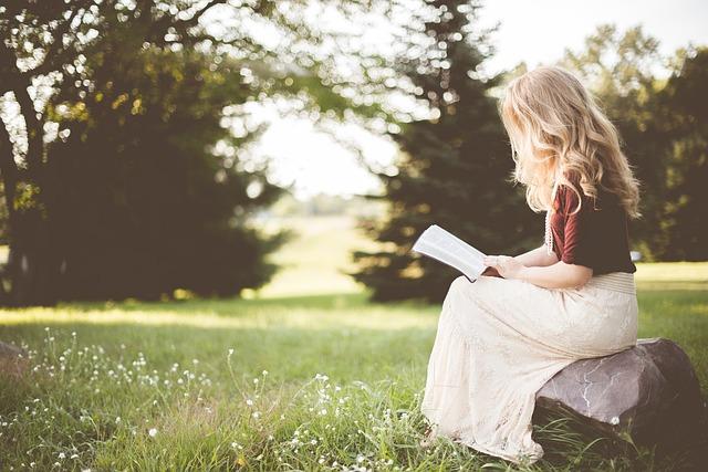 - Co Bible říká o čtení Bibli: Pohled na význam posvátné knihy jako zdroje moudrosti