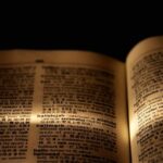 Do 30 let zákaz číst Bibli: Kontroverzní omezení a jeho význam